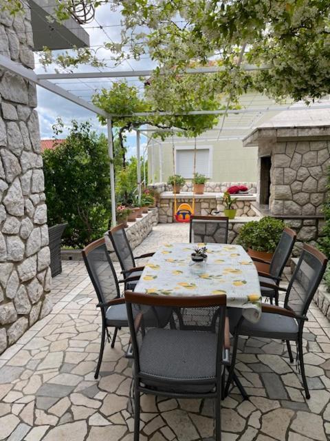 Apartman Laura Dramalj Ruang foto
